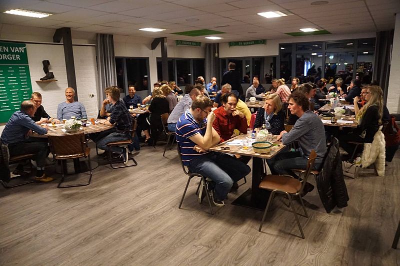 Zuchten, steunen en lachen bij de SV Borger Pubquiz!